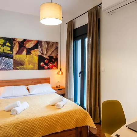 Golden Seashell Apartment *